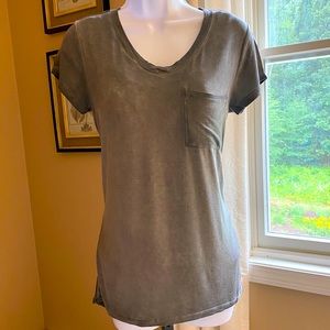 Cable & Gauge distressed gray t-shirt. Size Small
